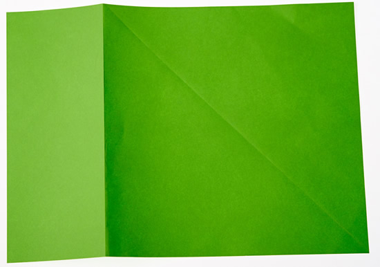 Grønt ark med brett på venstre side