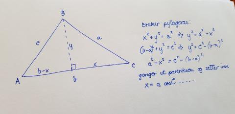 Trekant med regnestykke ved siden av, bruker Pytagoras 